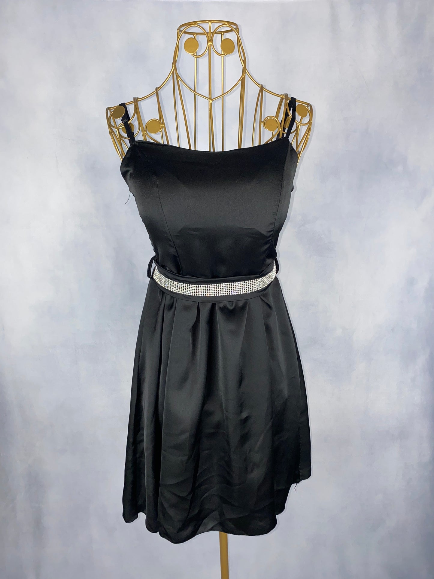 Partykleid mit Gürtel schwarz