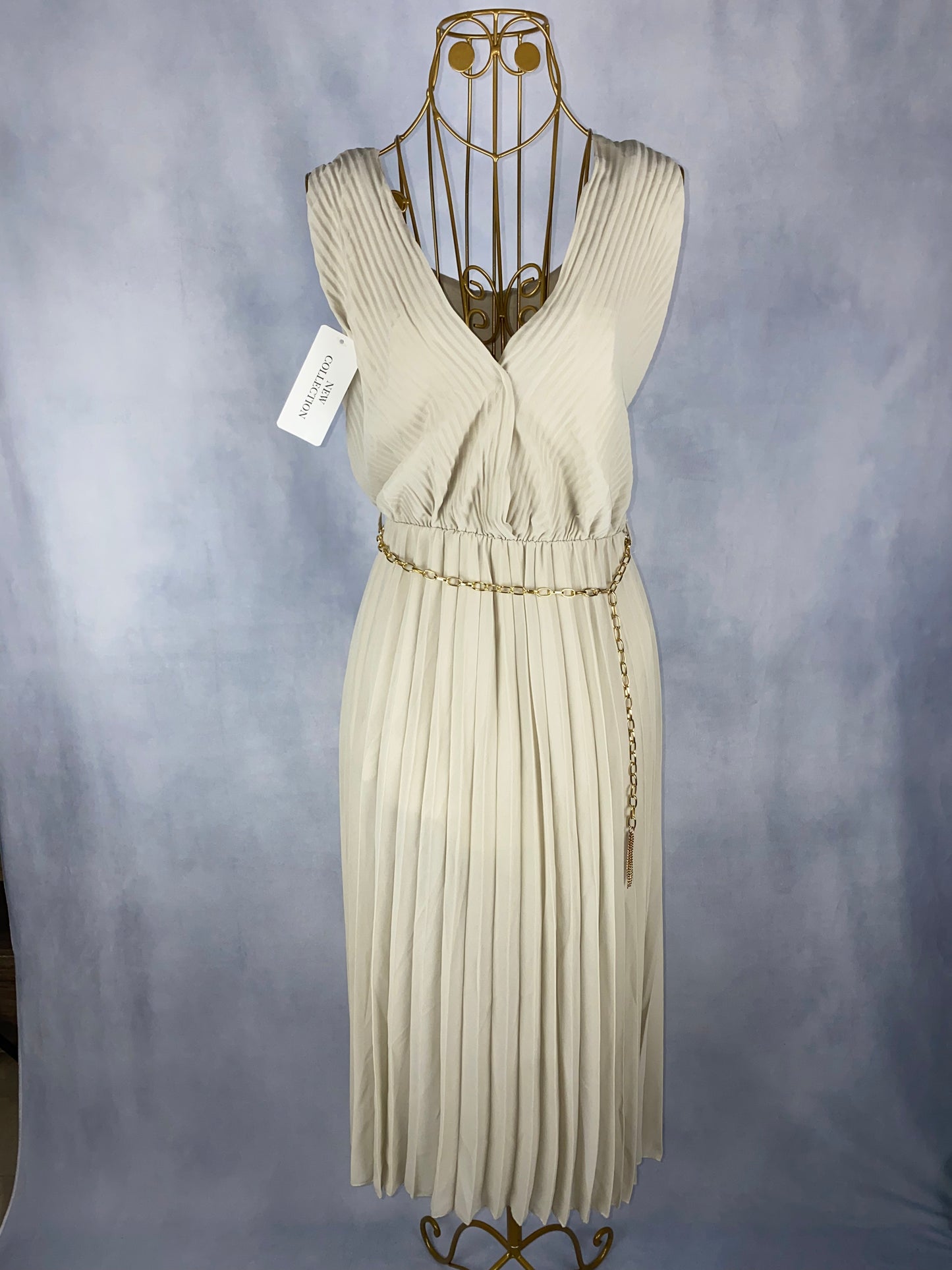 Plisseekleid mit Kette beige