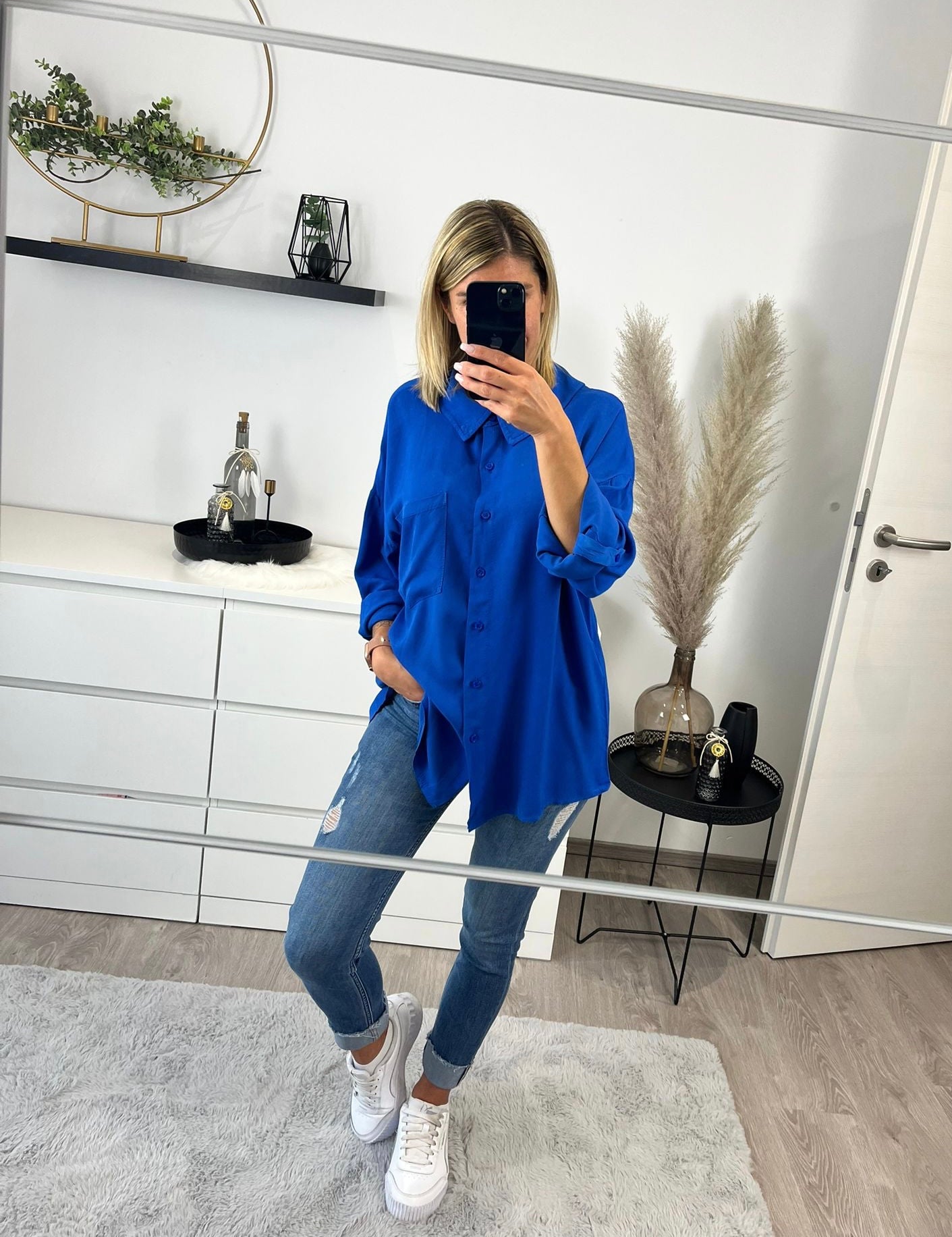 Bluse blau mit Kette