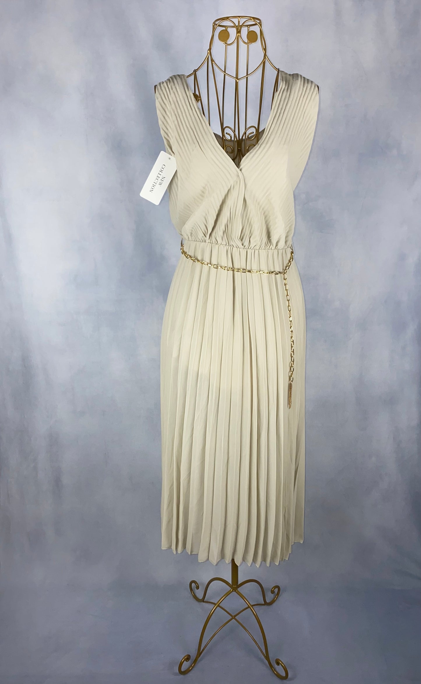 Plisseekleid mit Kette beige